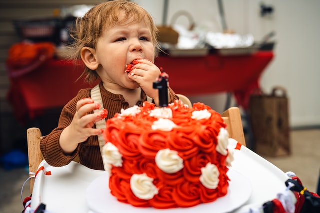 Dziecko je tort urodzinowy